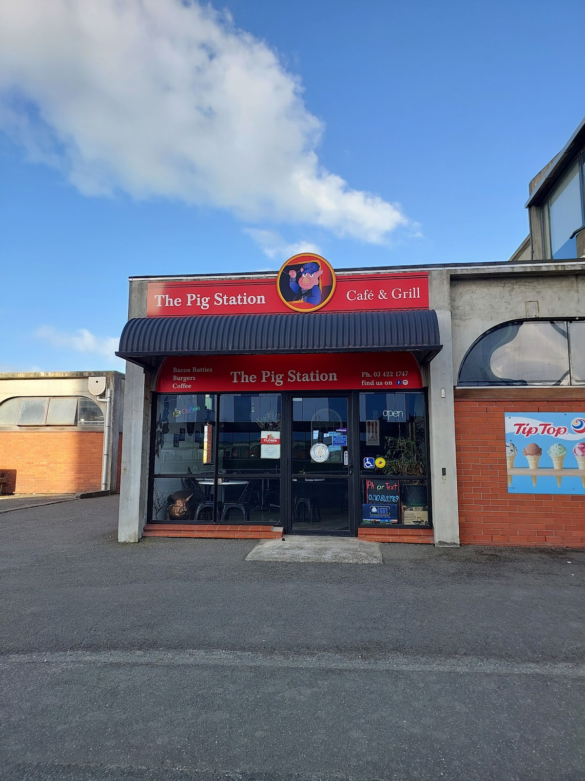 The Pig Station Cafe and Grill shopfront on Leven Street, Invercargill